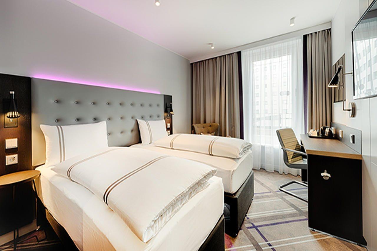 Premier Inn Hamburg City Klostertor ภายนอก รูปภาพ
