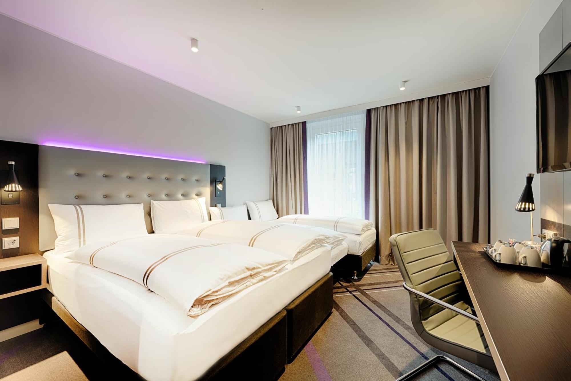 Premier Inn Hamburg City Klostertor ภายนอก รูปภาพ